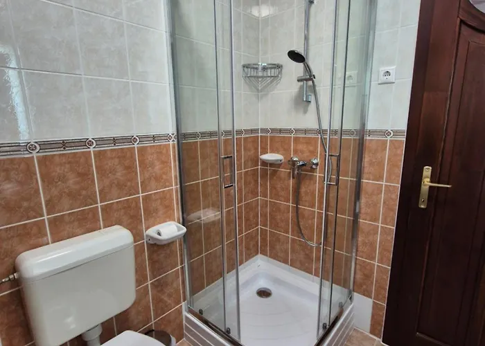 Jade Apartment *